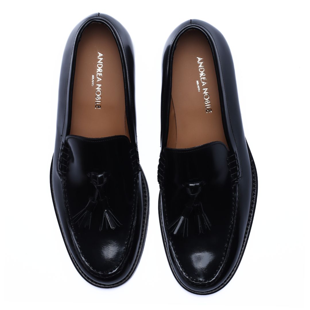 ブラックレザーのタッセルローファーをオンラインで購入 | Andrea Nobile